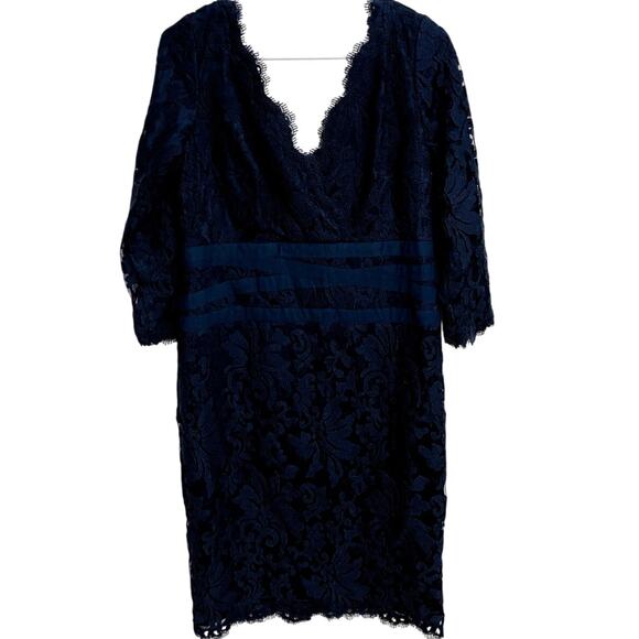 Tadashi Shoji Embroidered Lace V-Neck Dress Navy Size 12P Party Cocktail - Picture 1 of 3